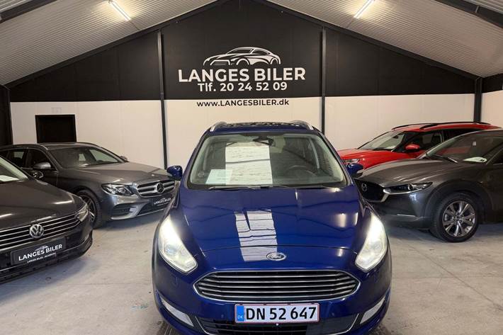 Blå Ford Galaxy fra 2016
