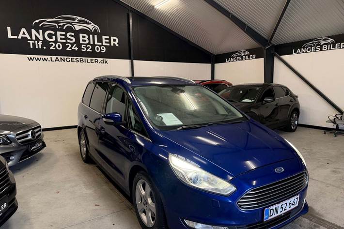 Blå Ford Galaxy fra 2016