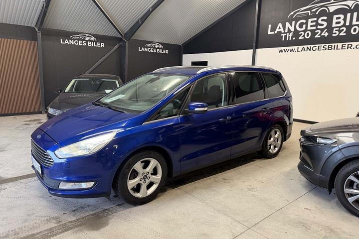 Blå Ford Galaxy fra 2016
