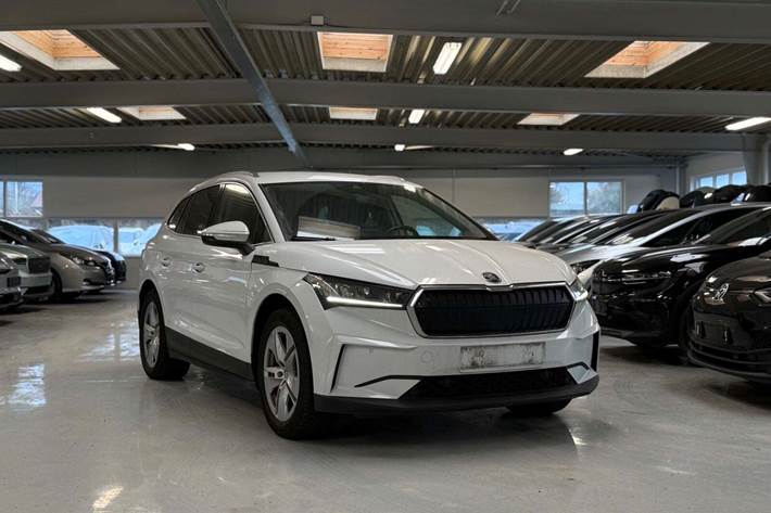 Hvid Skoda Enyaq fra 2021 set udefra