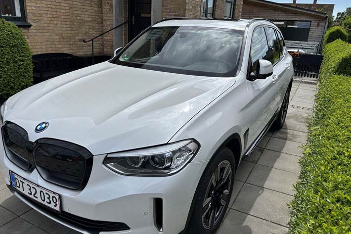 Hvid BMW iX3 fra 2021