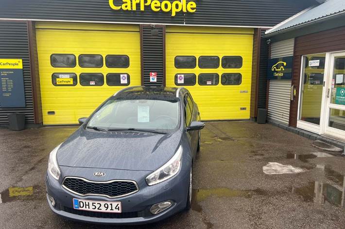 Blå Kia Ceed fra 2013