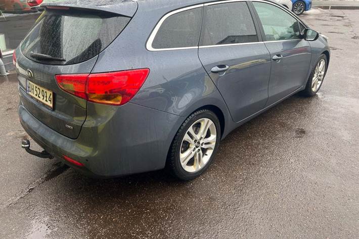 Blå Kia Ceed fra 2013