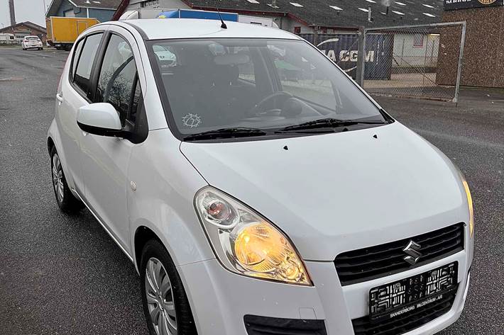 Hvid Suzuki Splash fra 2011