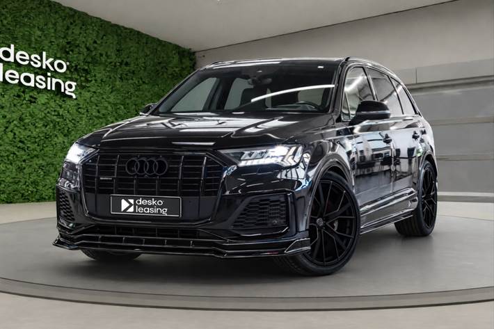 Sort Audi Q7 fra 2021 set udefra