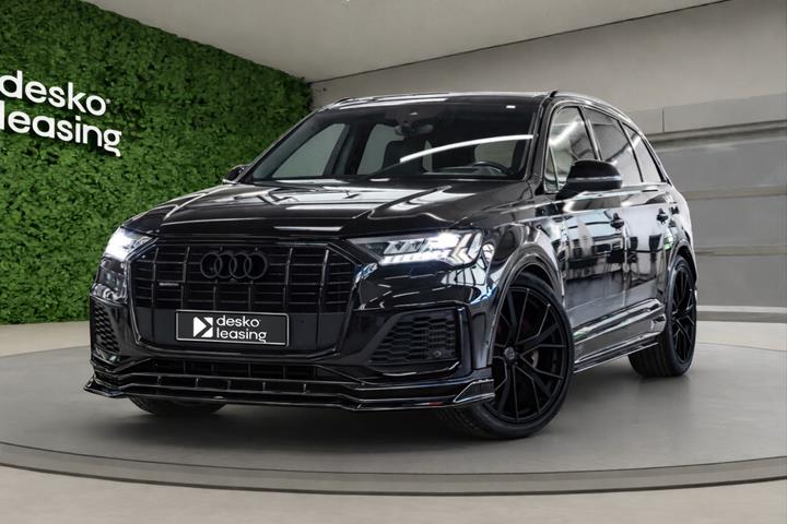 Sort Audi Q7 fra 2021 set udefra