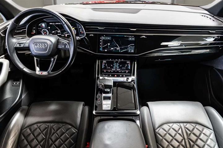 Sort Audi Q7 fra 2021