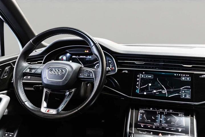 Sort Audi Q7 fra 2021