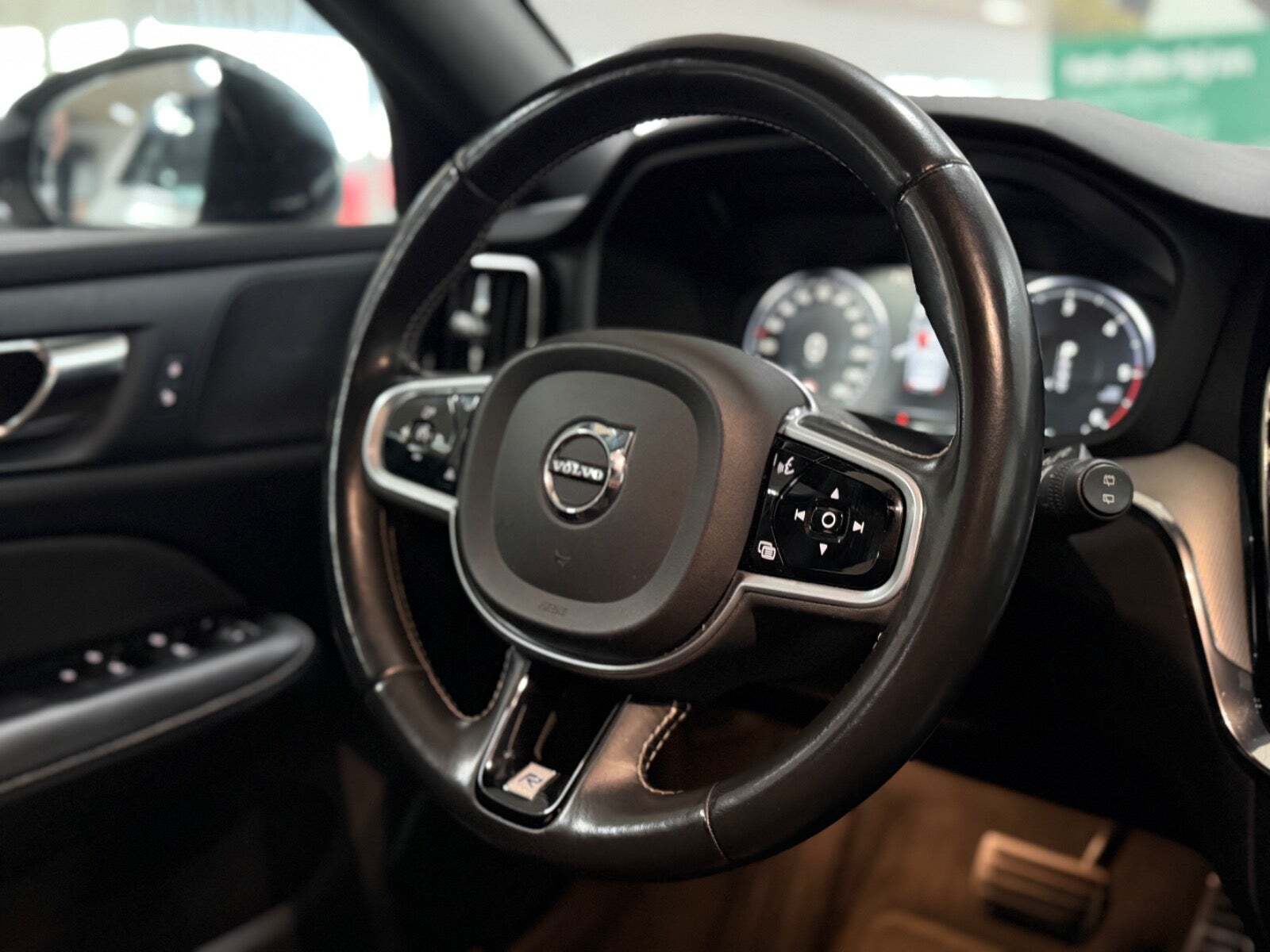 Hvid Volvo V60 fra 2019