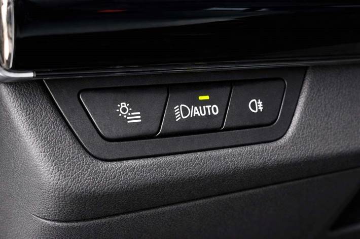 Hvid BMW iX1 fra 2025