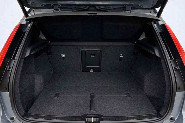 Grå Volvo XC40 fra 2022