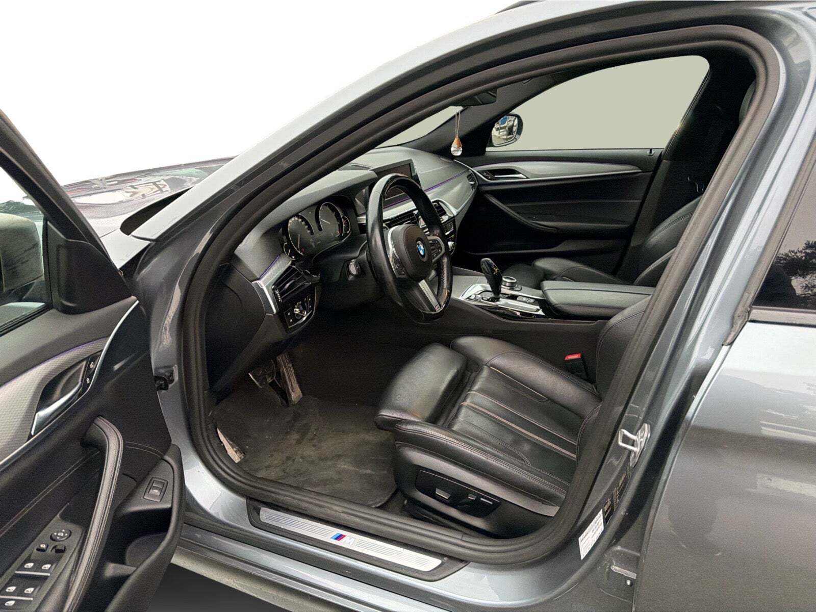 Grå BMW 520d fra 2018