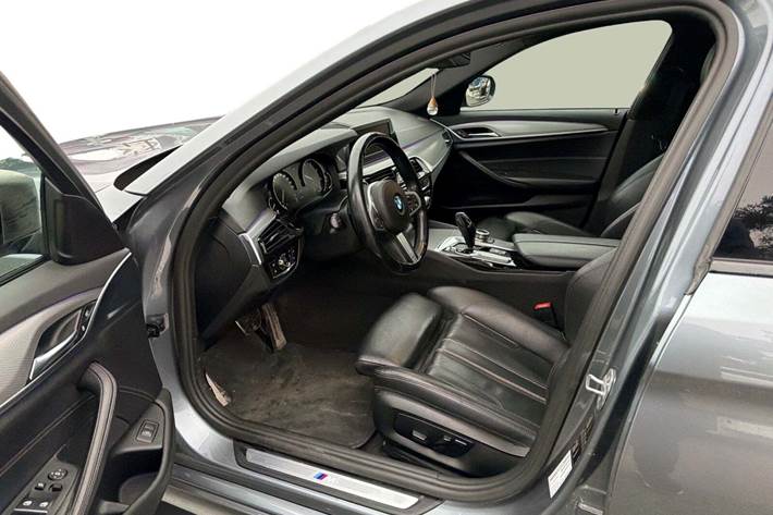 Grå BMW 520d fra 2018