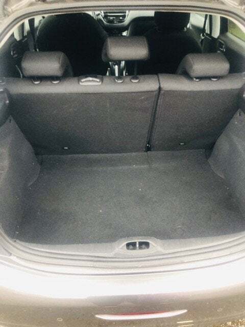 Grå Peugeot 208 fra 2019