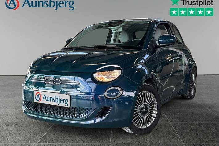 Blå Fiat 500e fra 2022 set udefra