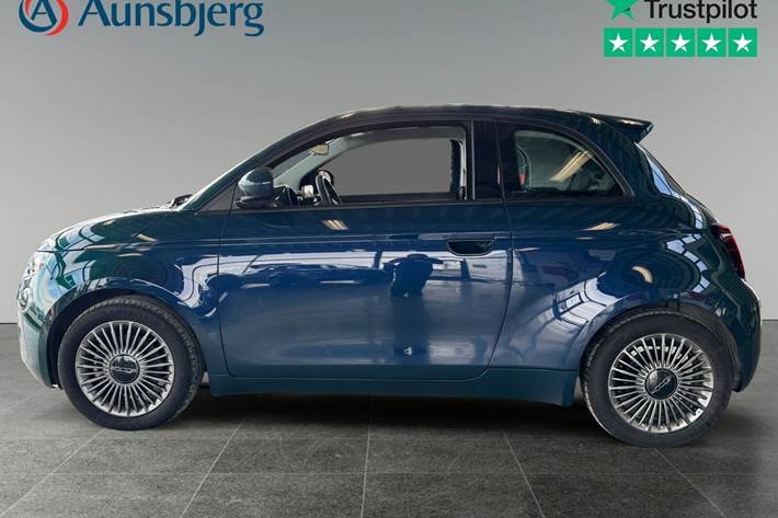 Blå Fiat 500e fra 2022