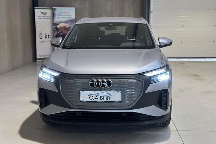Sølv Audi Q4 e-tron fra 2023