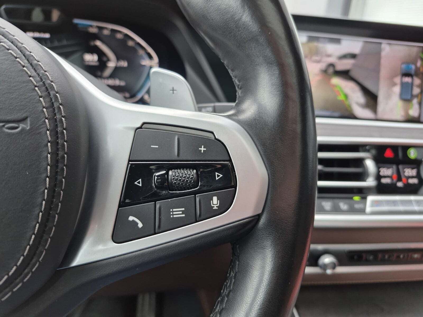 Grå BMW X5 fra 2020