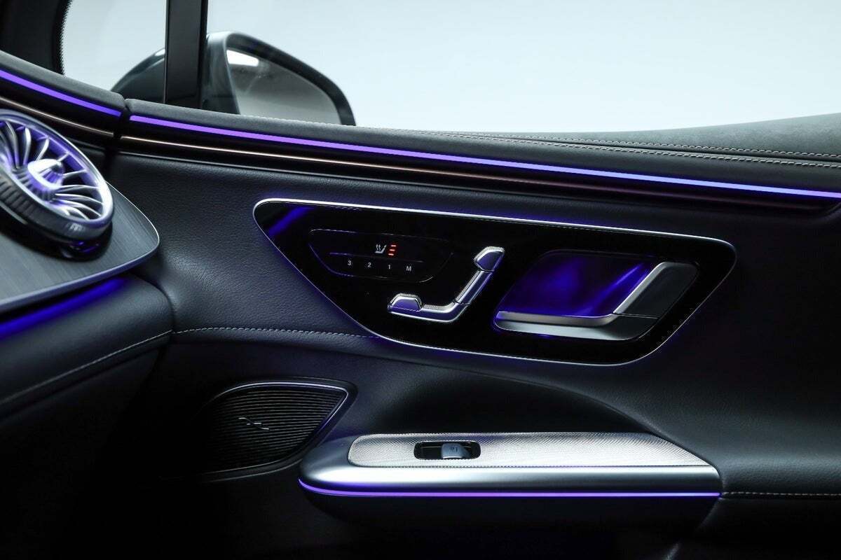 Grøn Mercedes EQE350 SUV fra 2024