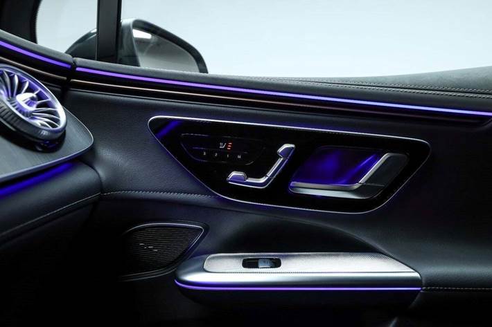 Grøn Mercedes EQE350 SUV fra 2024