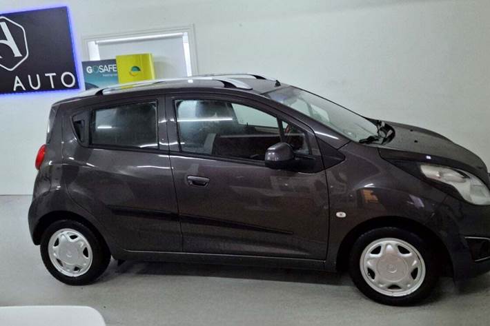 Grå Chevrolet Spark fra 2013