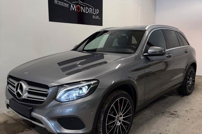 Grå Mercedes GLC220 d fra 2017 set udefra