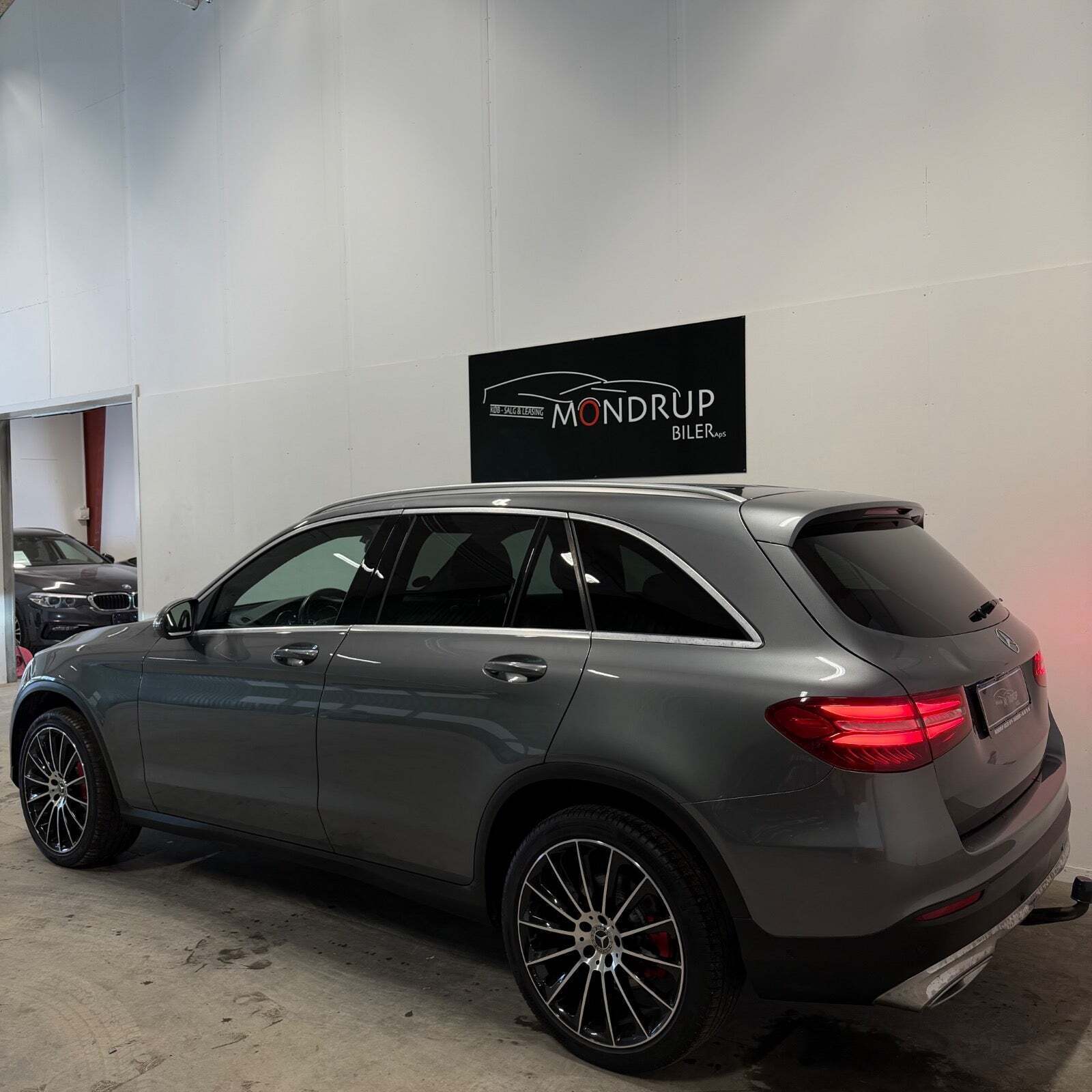 Grå Mercedes GLC220 d fra 2017