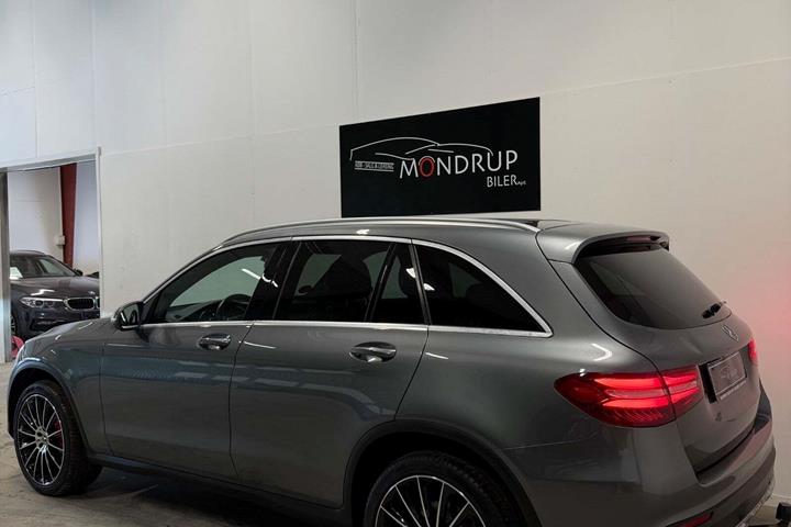 Grå Mercedes GLC220 d fra 2017