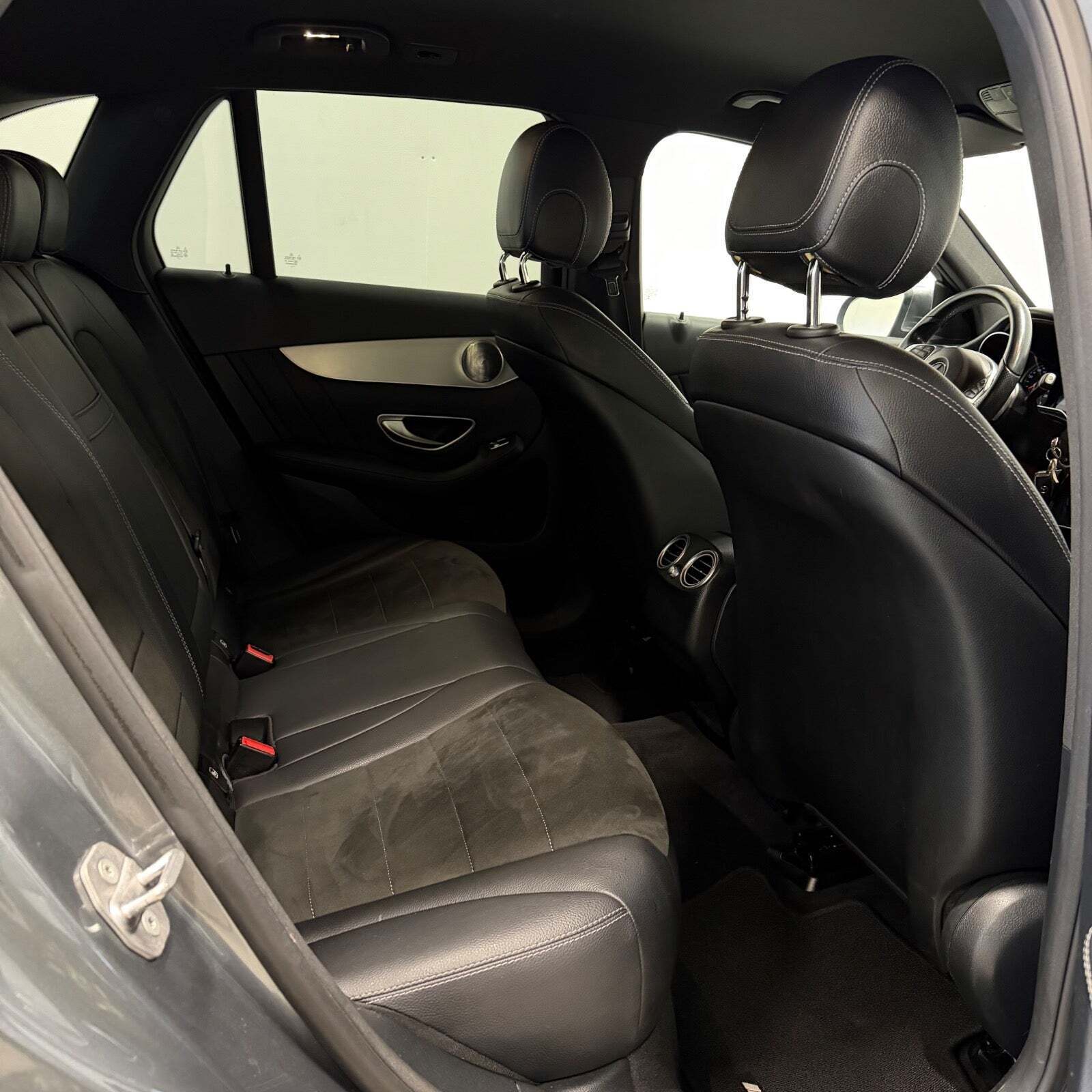 Grå Mercedes GLC220 d fra 2017