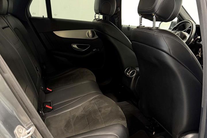 Grå Mercedes GLC220 d fra 2017