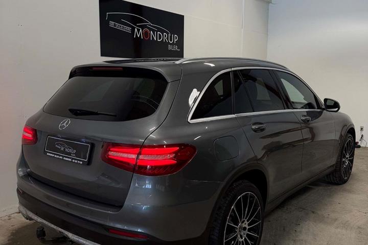 Grå Mercedes GLC220 d fra 2017