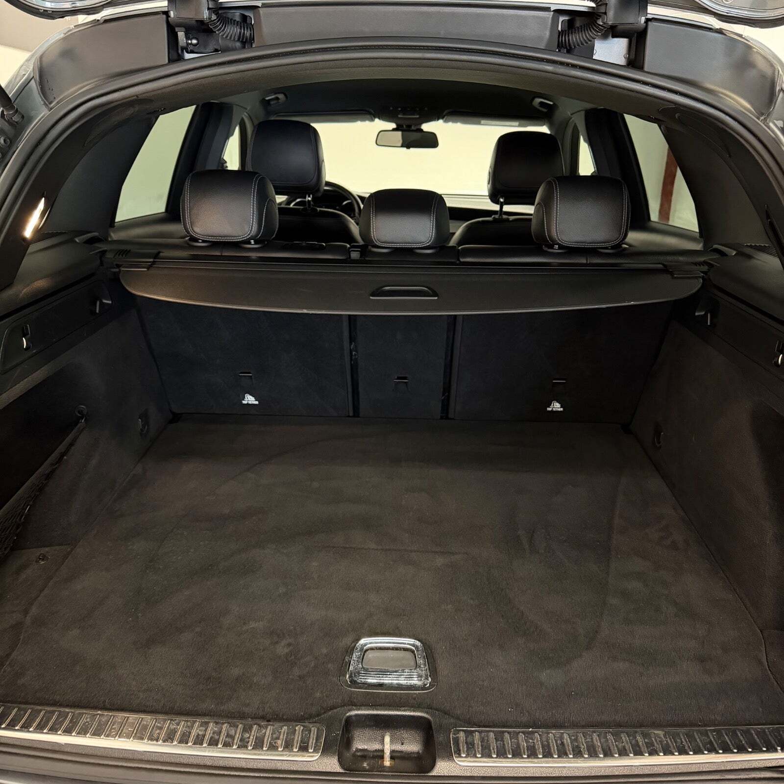 Grå Mercedes GLC220 d fra 2017