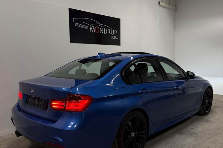 Blå BMW 330d fra 2014