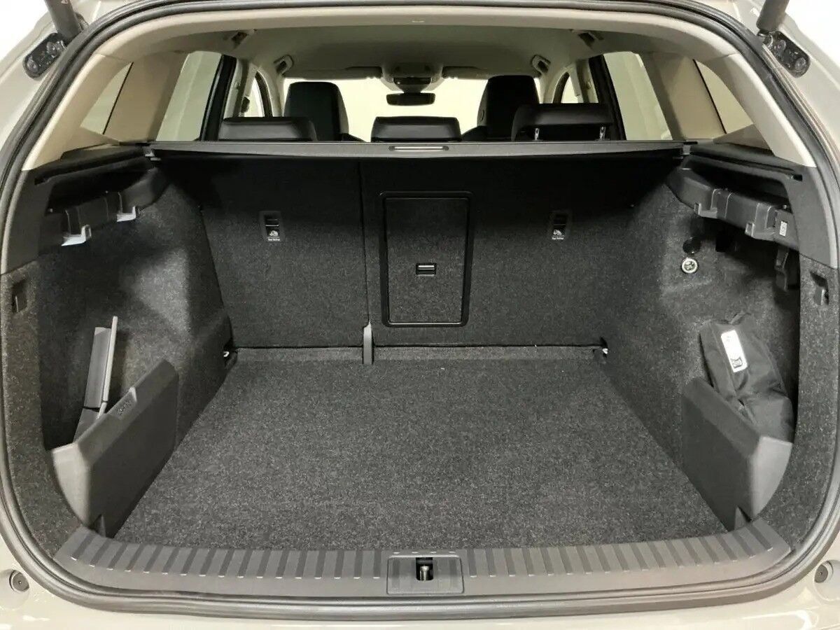 Grå Skoda Enyaq fra 2025