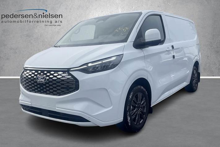 Hvid Ford E-Transit Custom fra 2025 set udefra
