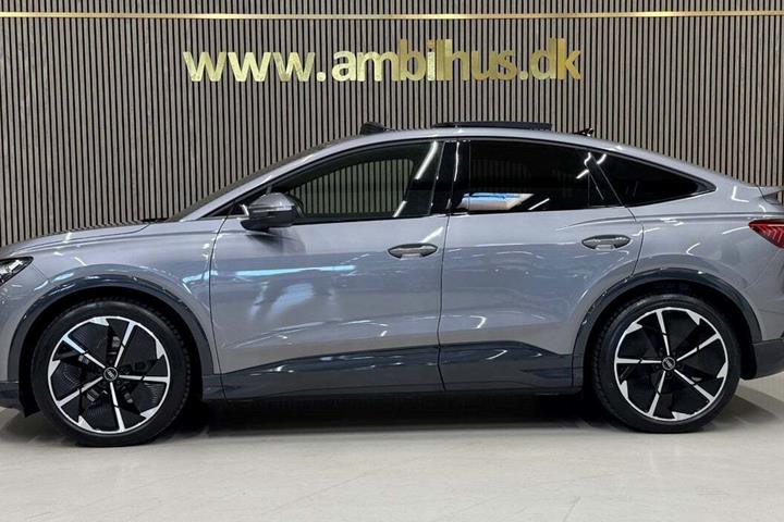 Grå Audi Q4 e-tron fra 2022