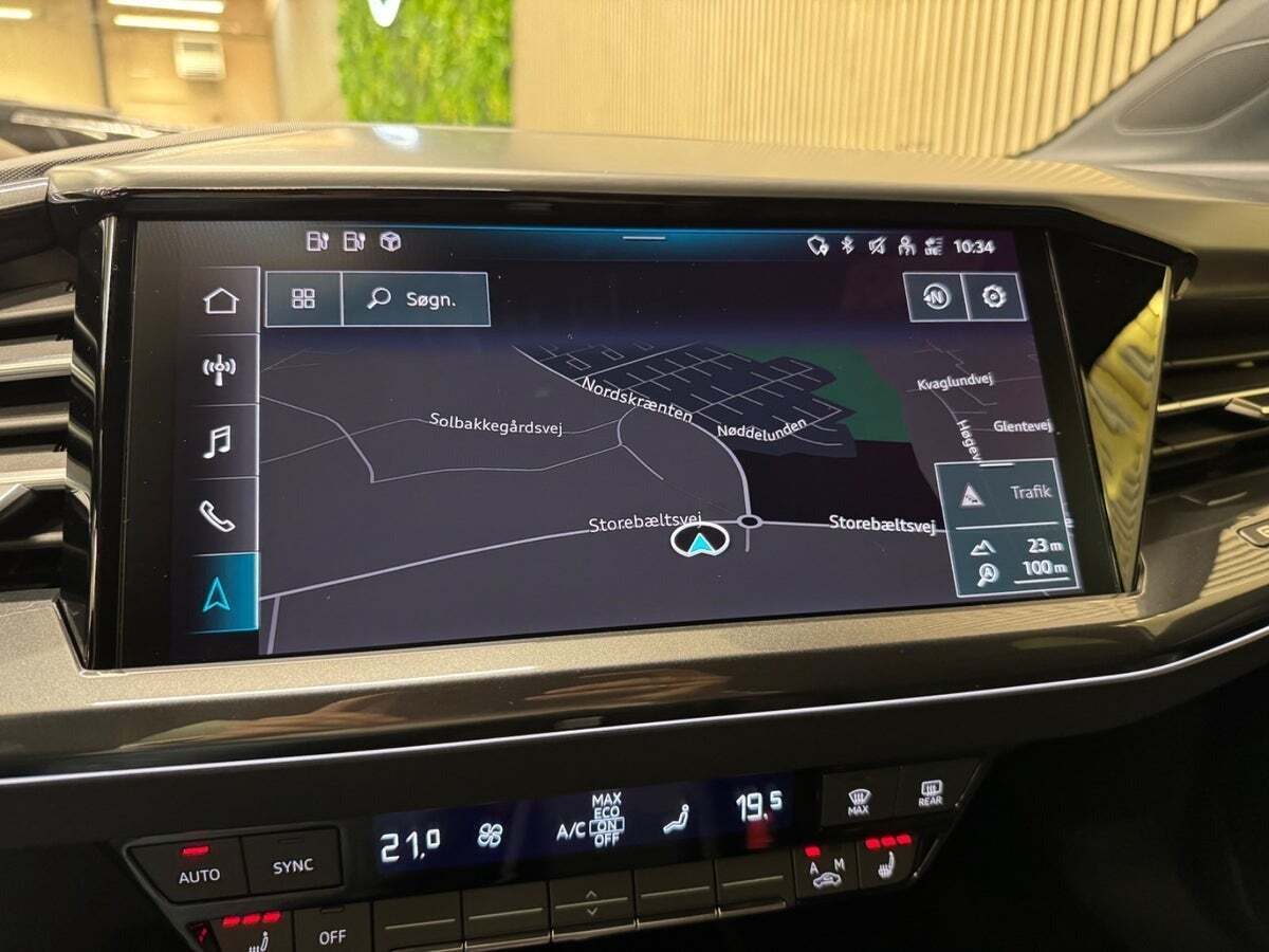 Grå Audi Q4 e-tron fra 2022
