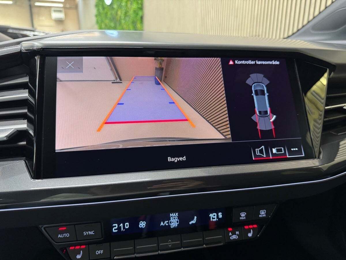 Grå Audi Q4 e-tron fra 2022