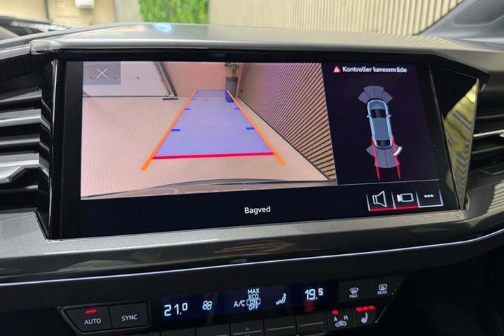 Grå Audi Q4 e-tron fra 2022