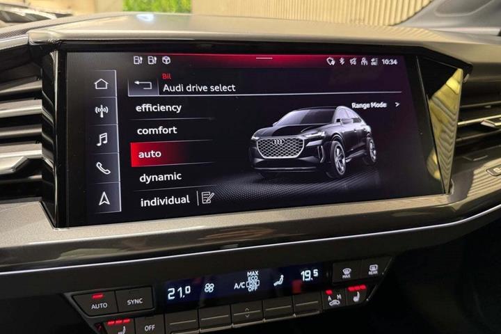 Grå Audi Q4 e-tron fra 2022