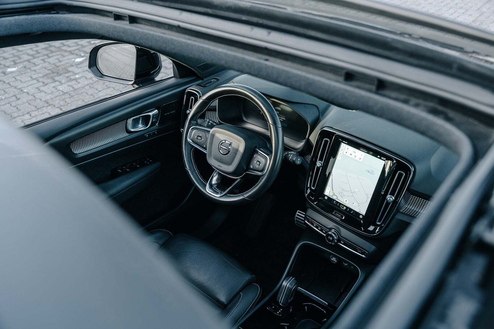 Sort Volvo XC40 fra 2021