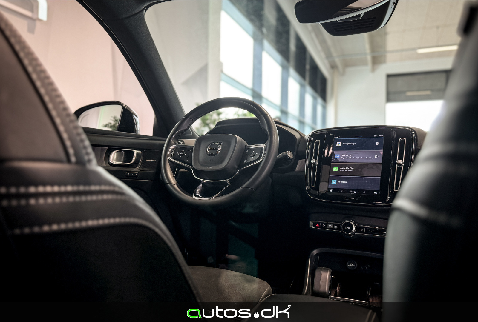 Blå Volvo XC40 fra 2023