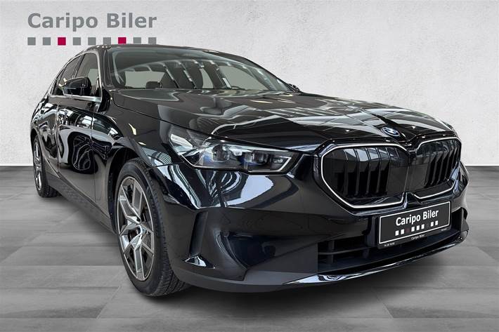 Sort BMW i5 fra 2023 set udefra
