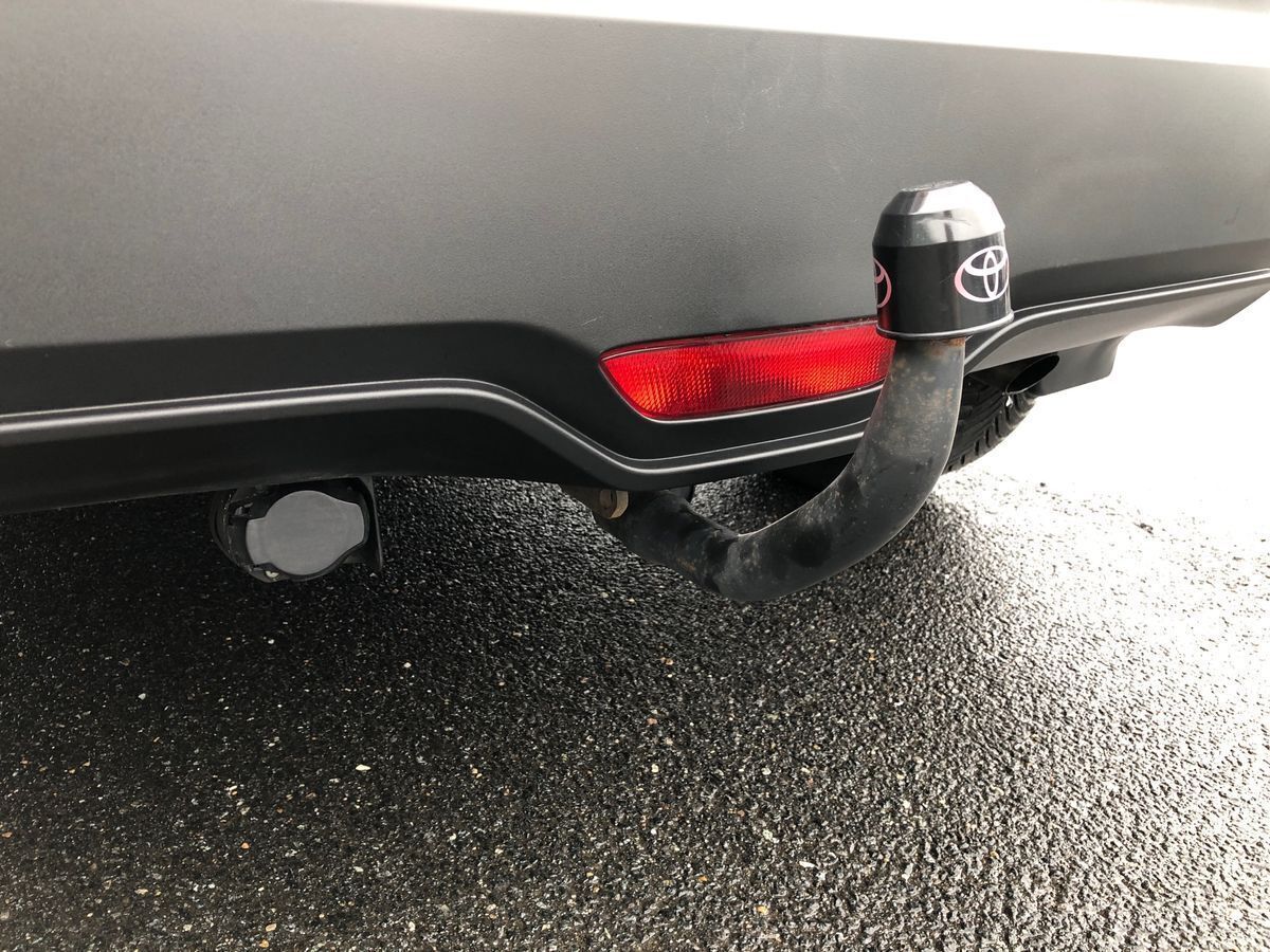 Sølv Toyota C-HR fra 2018