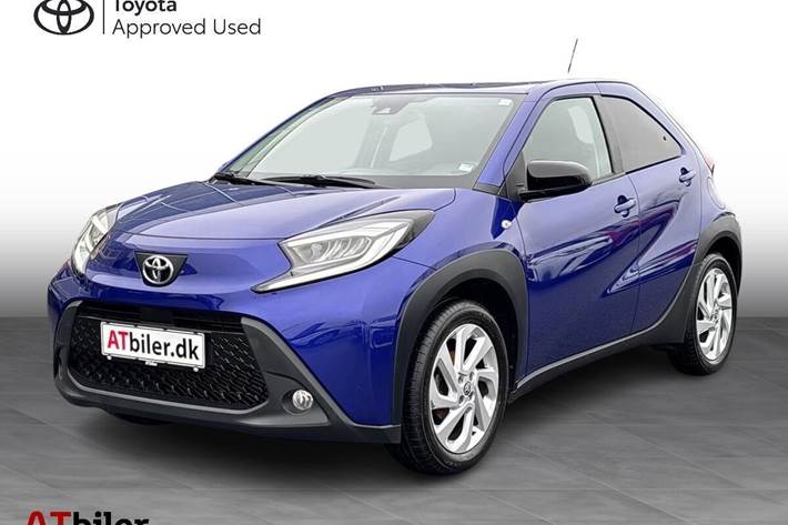 Blå Toyota Aygo X fra 2023 set udefra