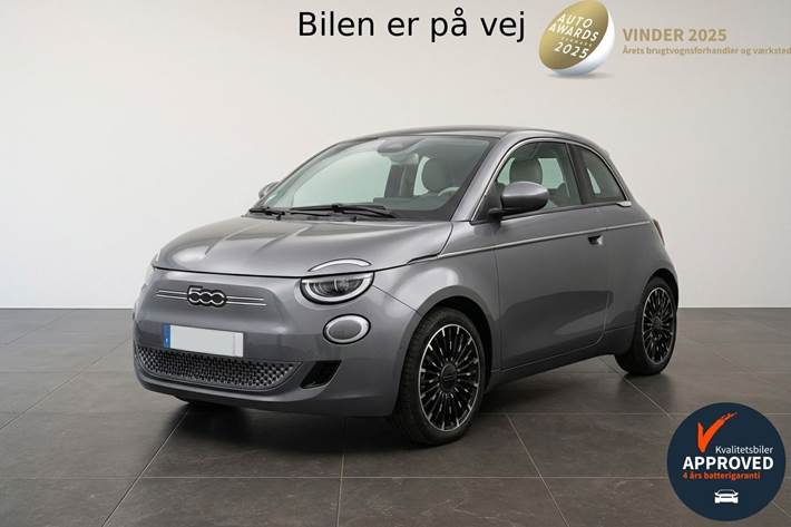 Grå Fiat 500e fra 2023 set udefra