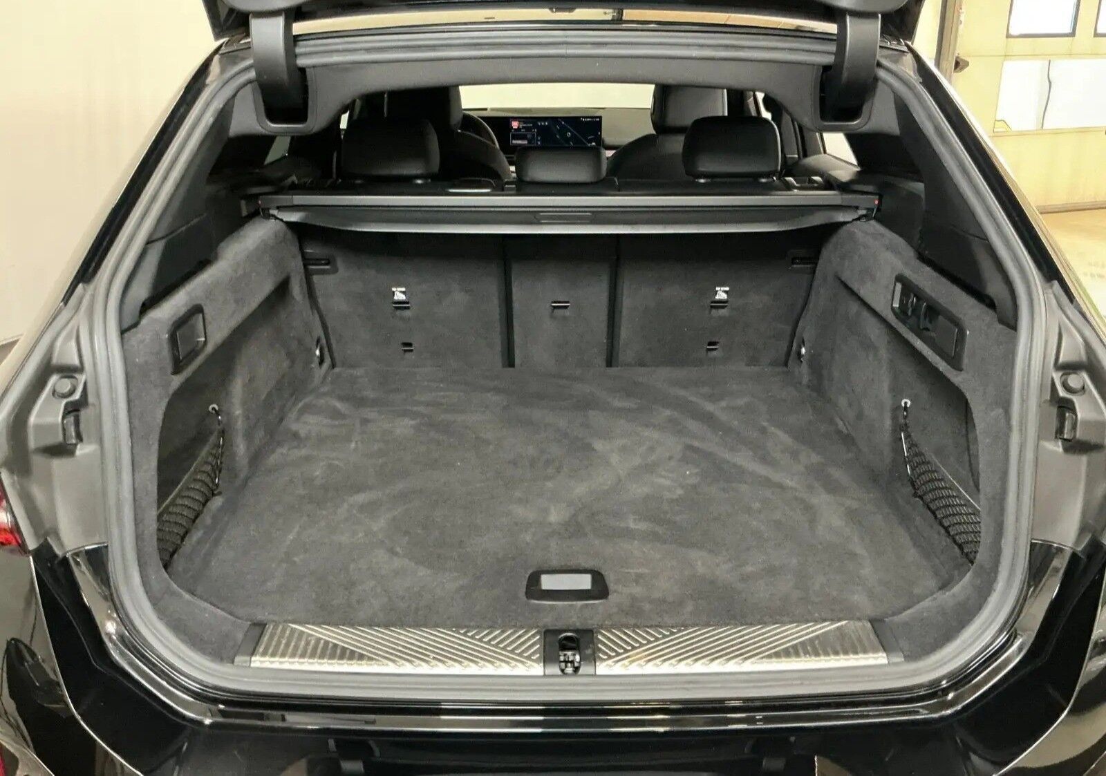 Sort BMW i5 fra 2024