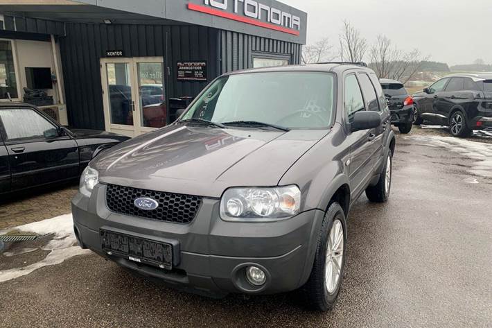 Grå Ford Maverick fra 2005 set udefra