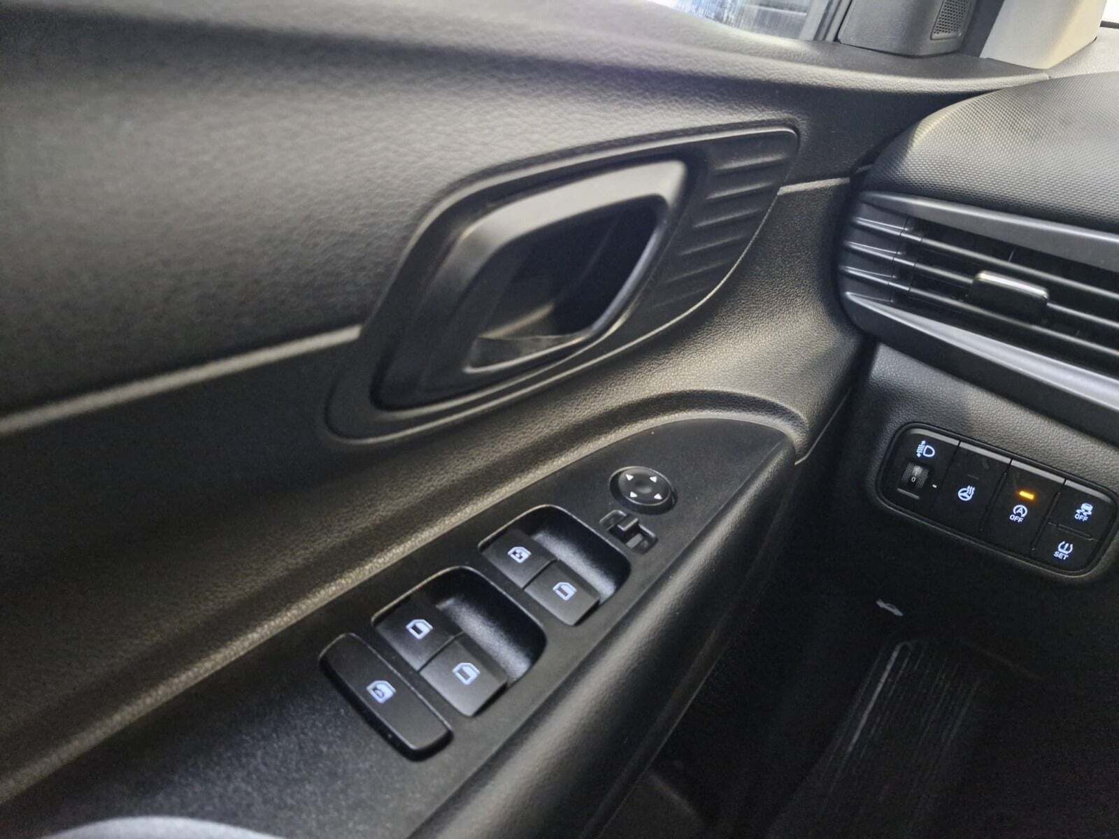 Hvid Hyundai i20 fra 2021