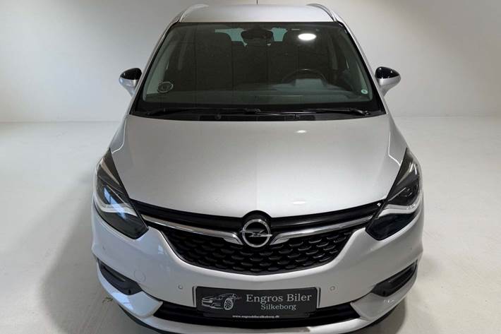 Sølv Opel Zafira Tourer fra 2018